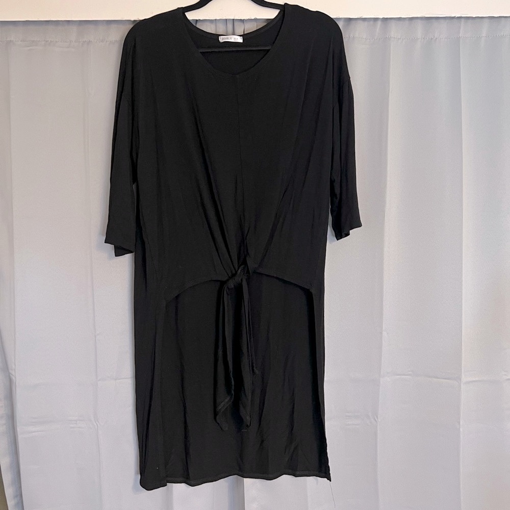 NWOT Black 3/4 sleeve tie front
